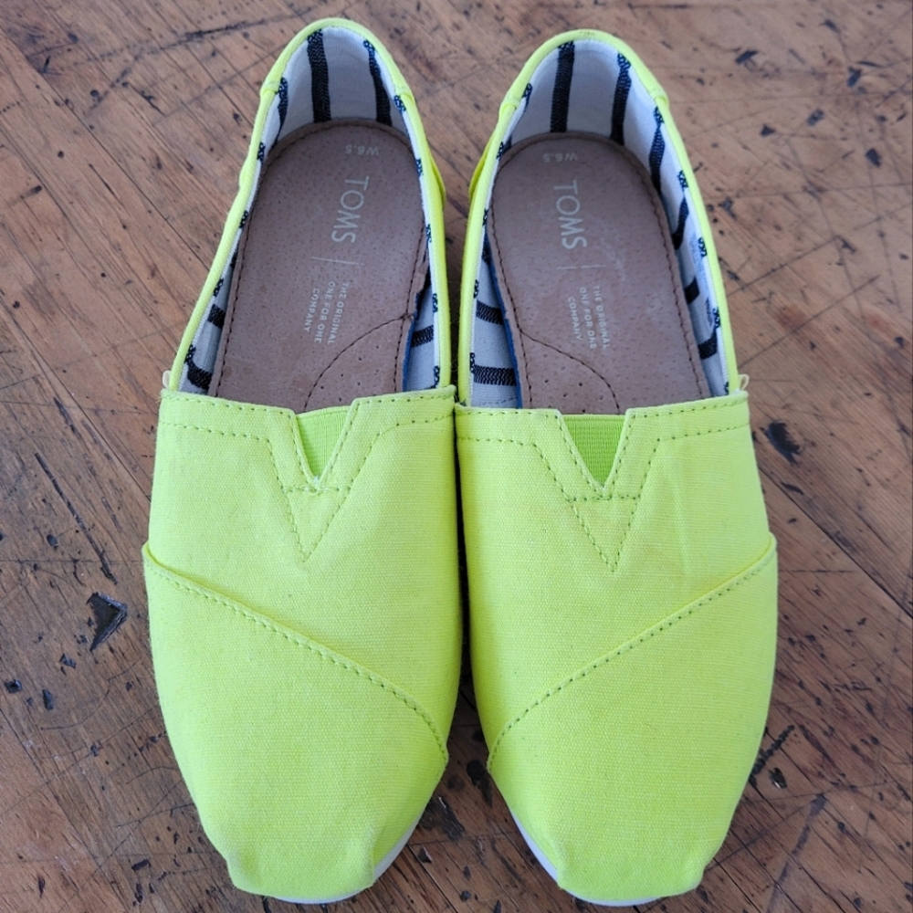 Toms Neon Yellow classic Alpergatas NWOT size 6.5